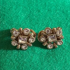 Dainty Elegant MONET Goldtone rhinestone clip on hinge back flower Earrings EUC